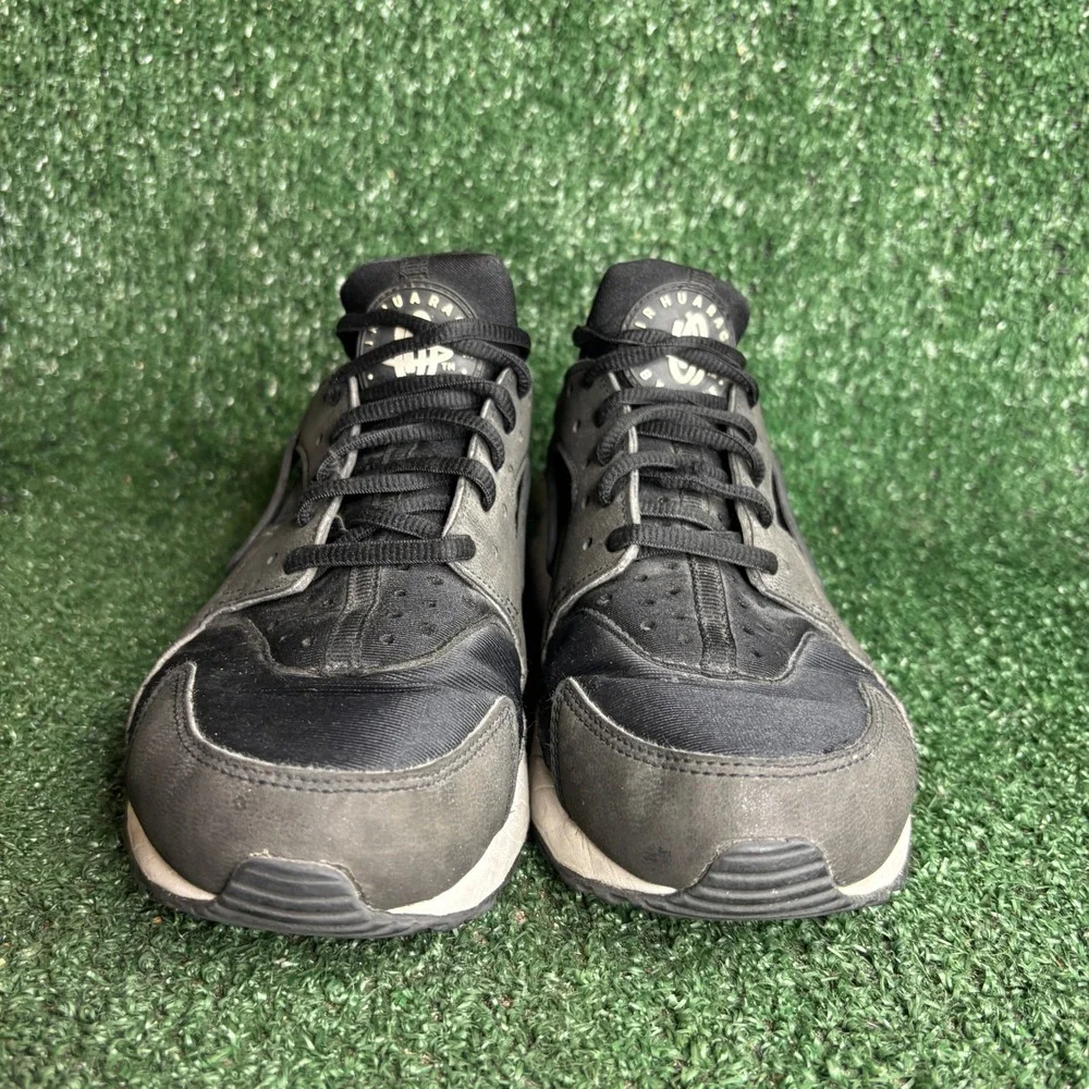 Nike Air Huarache Run Low Top Athletic Sporty Streetwear Sneaker Black Women 7.5